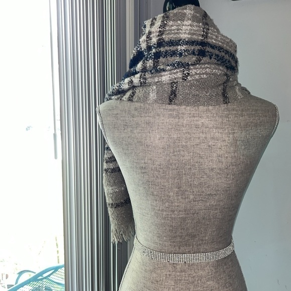 Long Scarf, Soft Scarf for Women, Plaid Brown Camel Color, Made of Viscose - Picture 4 of 4